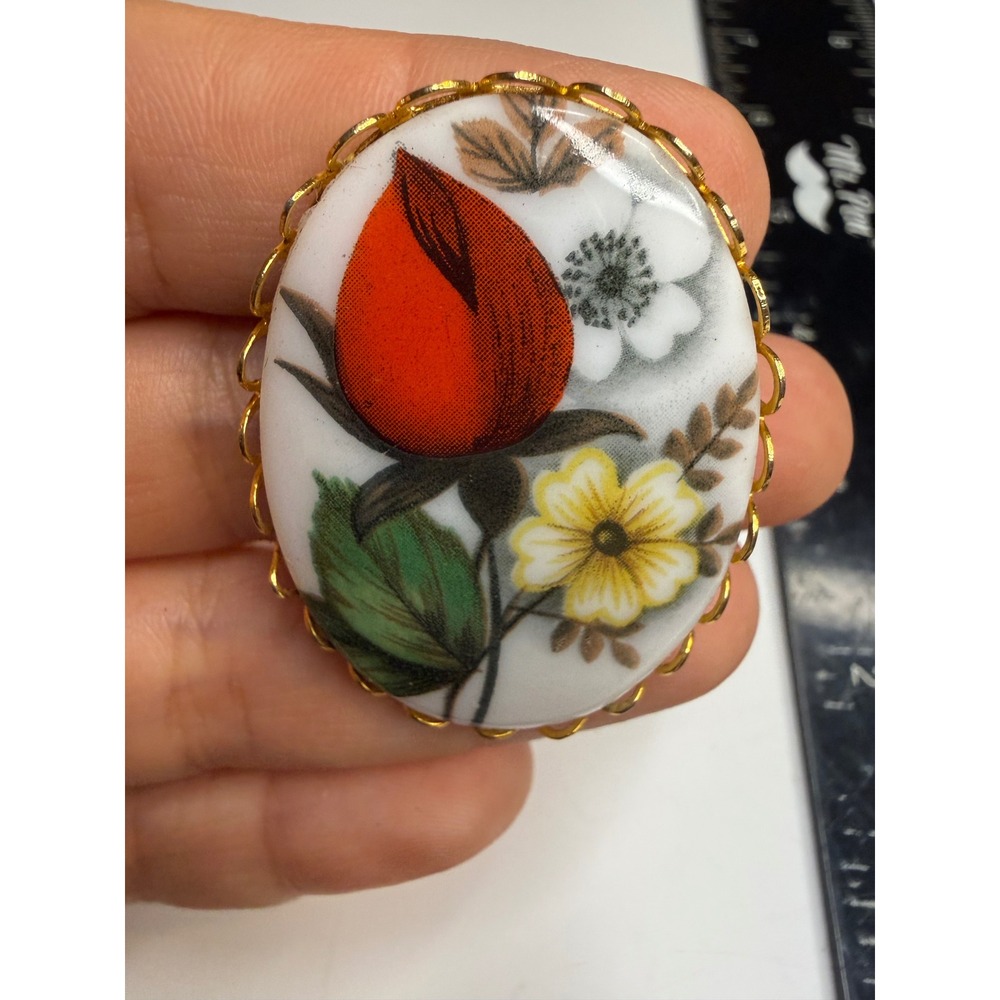 Vintage Oval Porcelain Floral Brooch Gold Tone Scalloped Frame Red Rose Pin